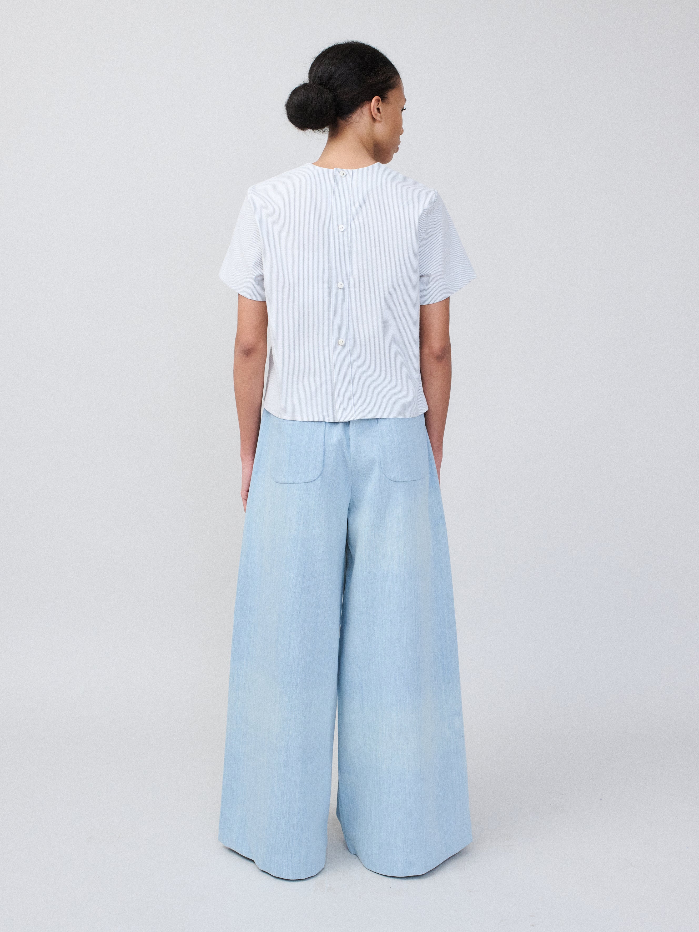 Crisp Top – Cotton Microstripe Light Blue