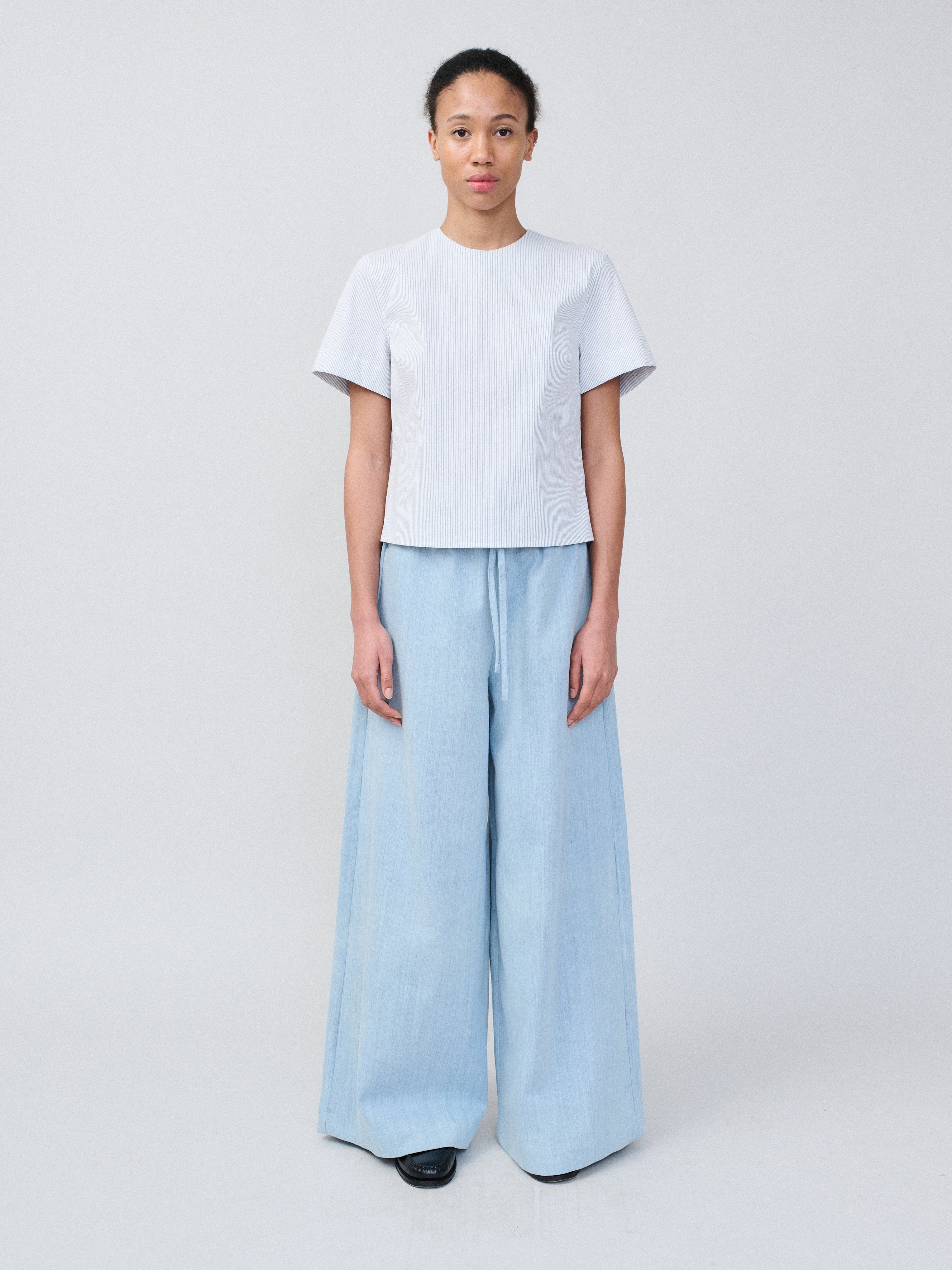 Crisp Top – Cotton Microstripe Light Blue