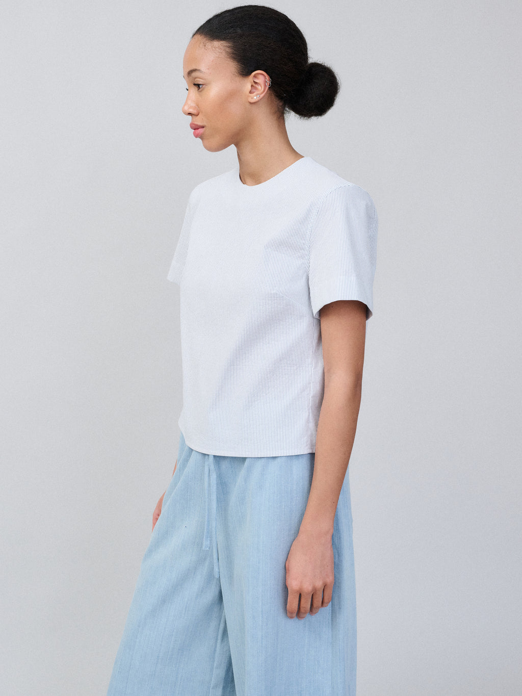 Crisp Top – Cotton Microstripe Light Blue