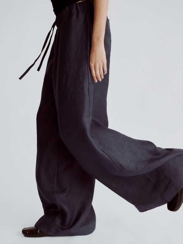 LAFINE Flowy Pants in Deep Blue linen. Designed by Yvonne Koné. Made in Italy.