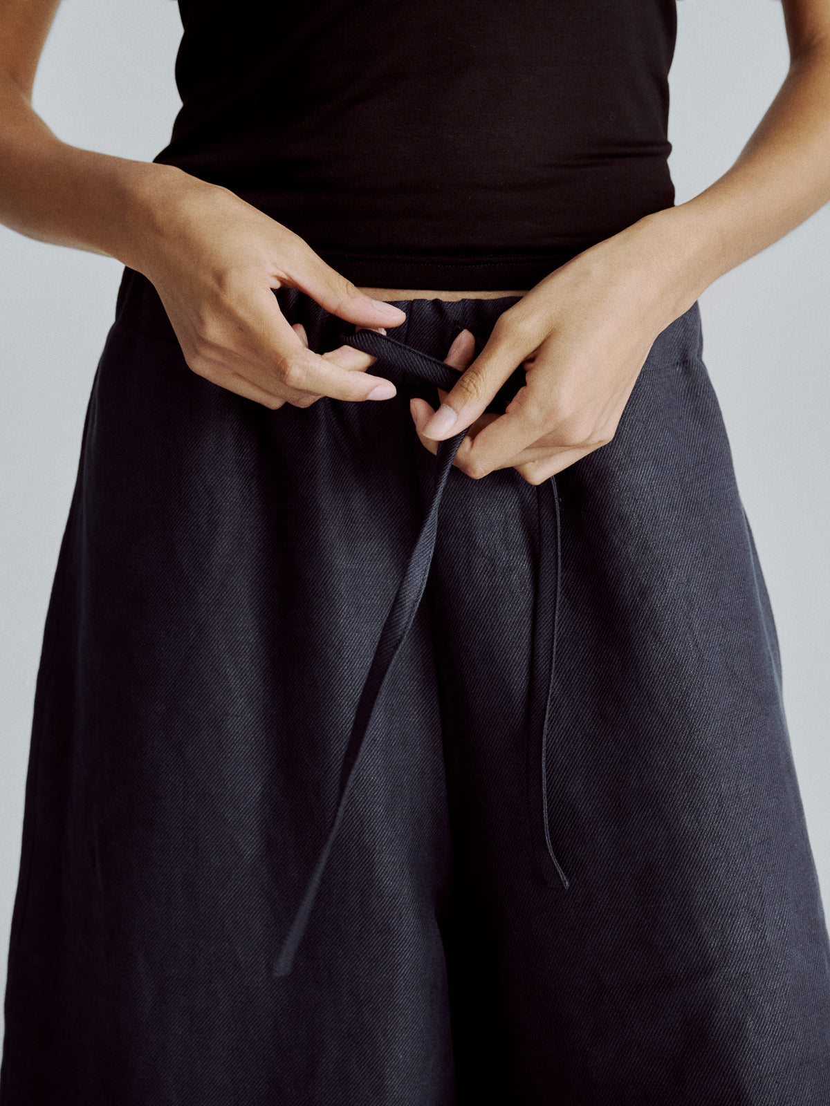 LAFINE Flowy Pants in Deep Blue linen. Designed by Yvonne Koné. Made in Italy.