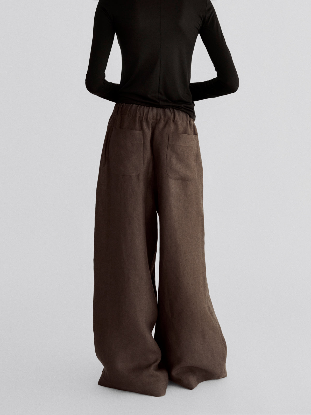 LAFINE Flowy Pants in Chocolate linen. Designed by Yvonne Koné. Made in Italy.