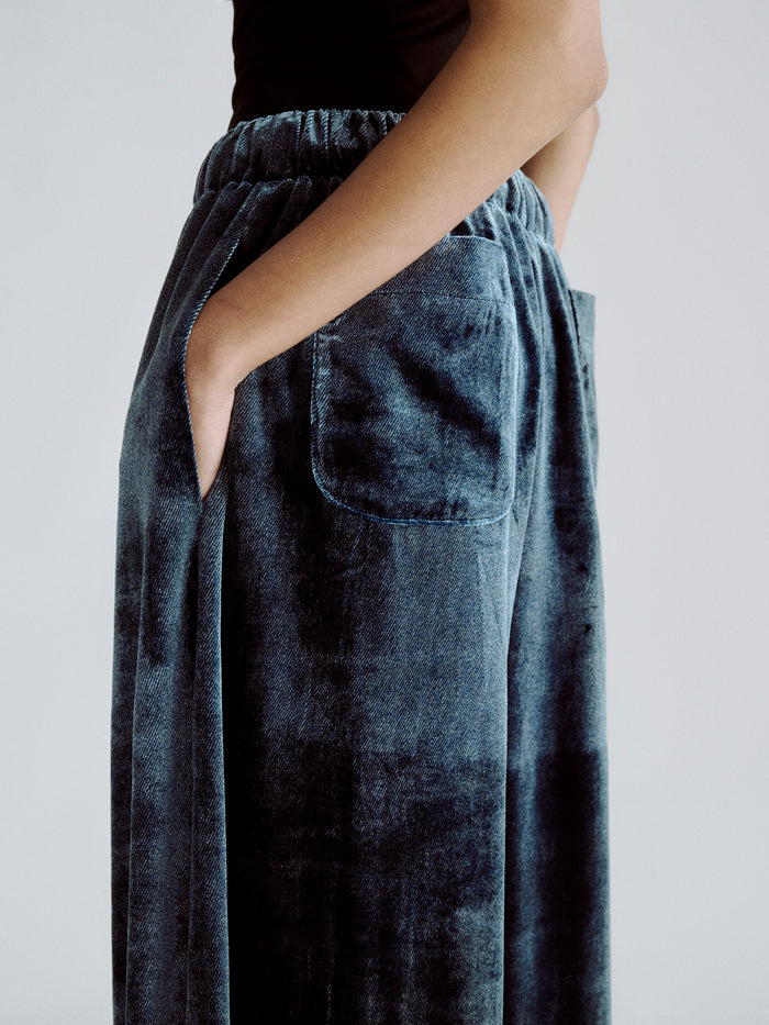 LAFINE Flowy Pants in Dusty Sapphire velvet. Designed by Yvonne Koné. Made in Italy.