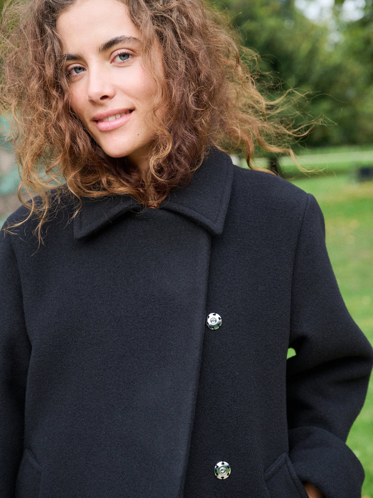 The Jacket in Black Cashmere
