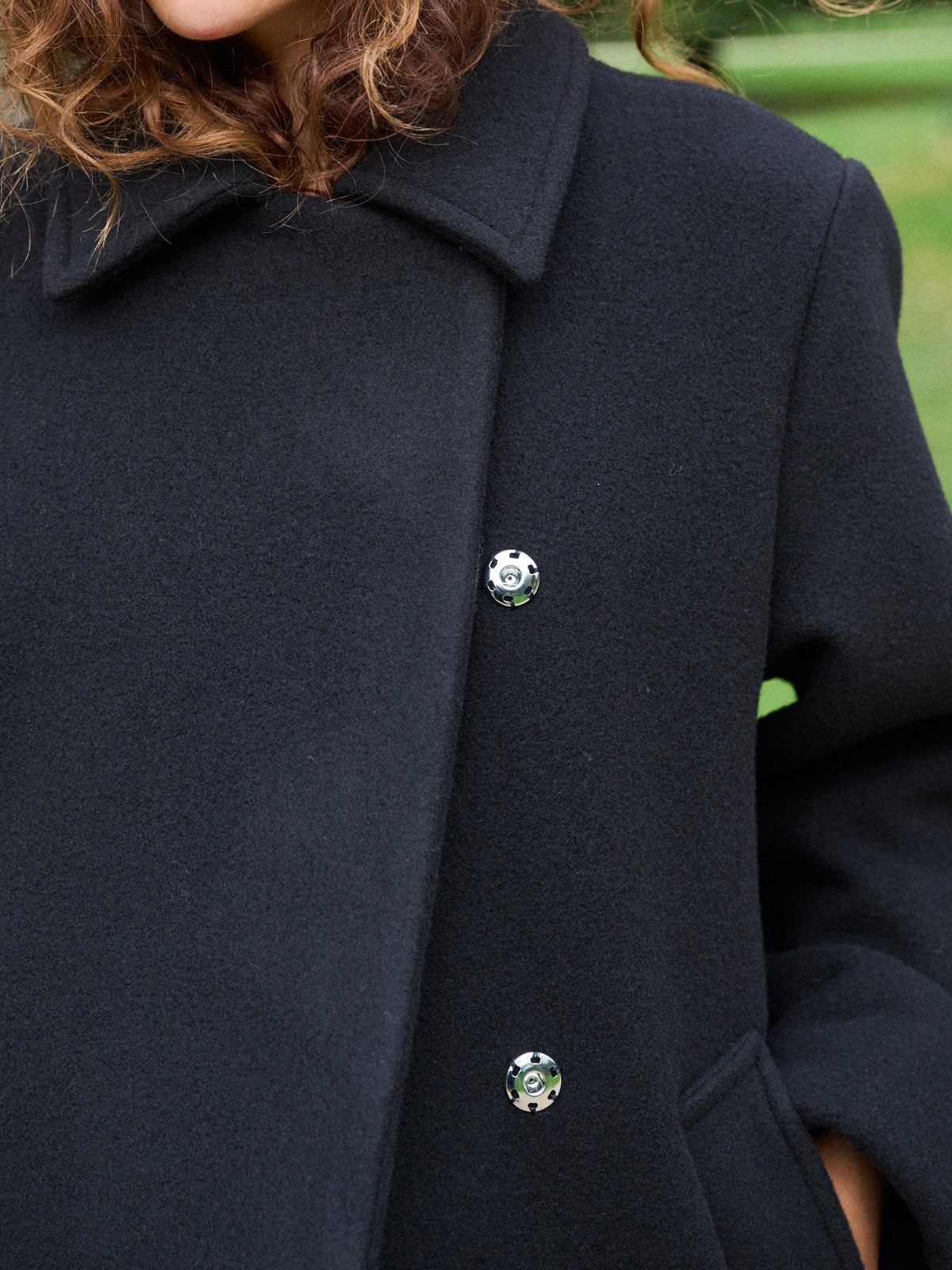 The Jacket in Black Cashmere