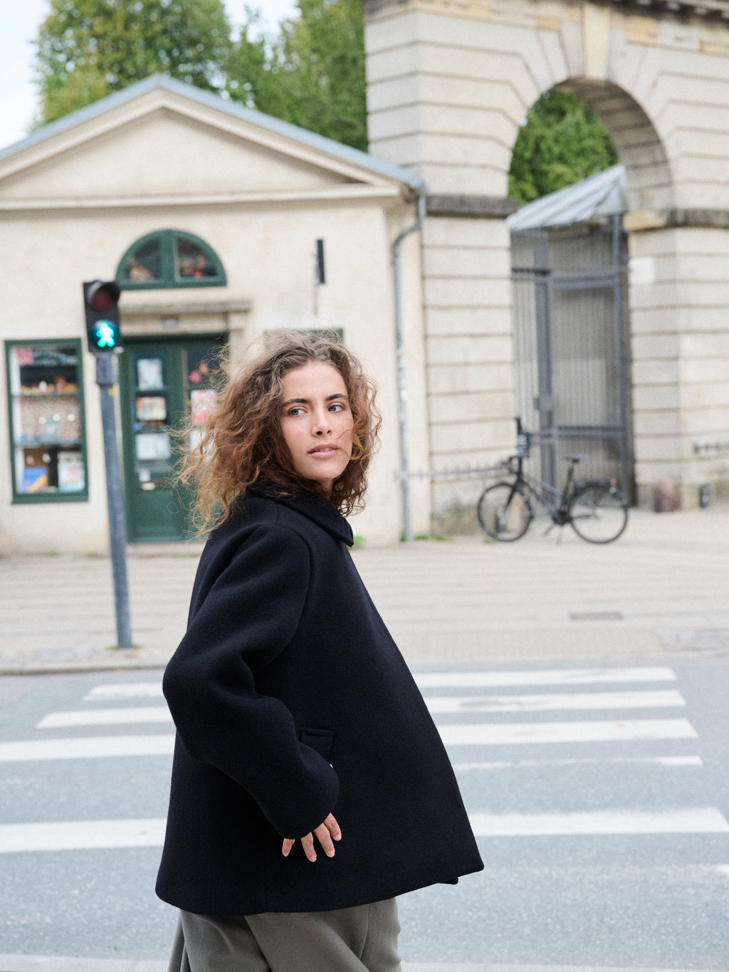 The Jacket in Black Cashmere
