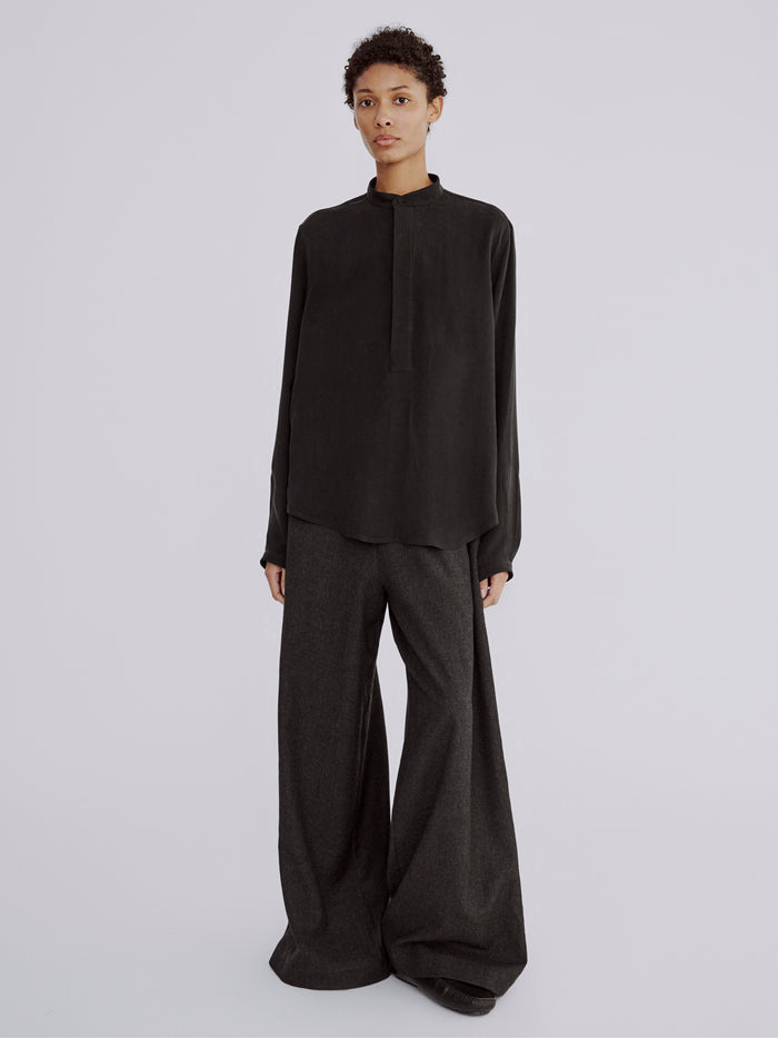 LAFINE Pop Shirt in Black cupro. Designed by Yvonne Koné. Made in Italy.