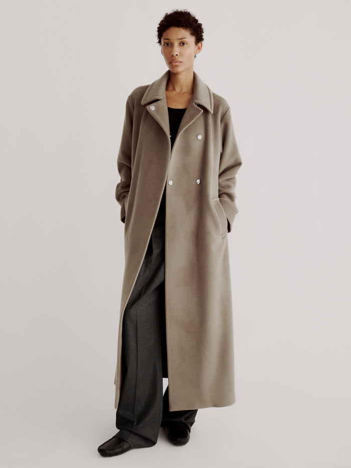 LAFINE Coat in Stone cashmere. Designed by Yvonne Koné. Made in Italy.