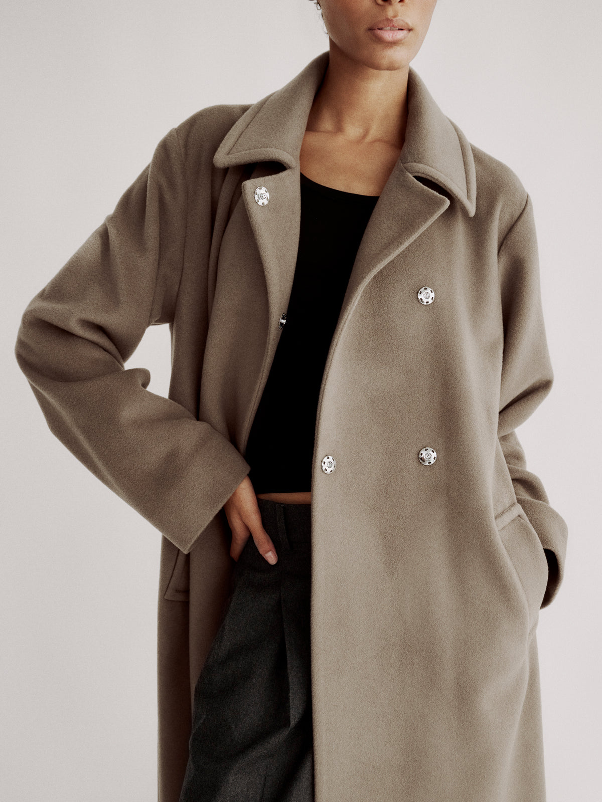 LAFINE Coat in Stone cashmere. Designed by Yvonne Koné. Made in Italy.