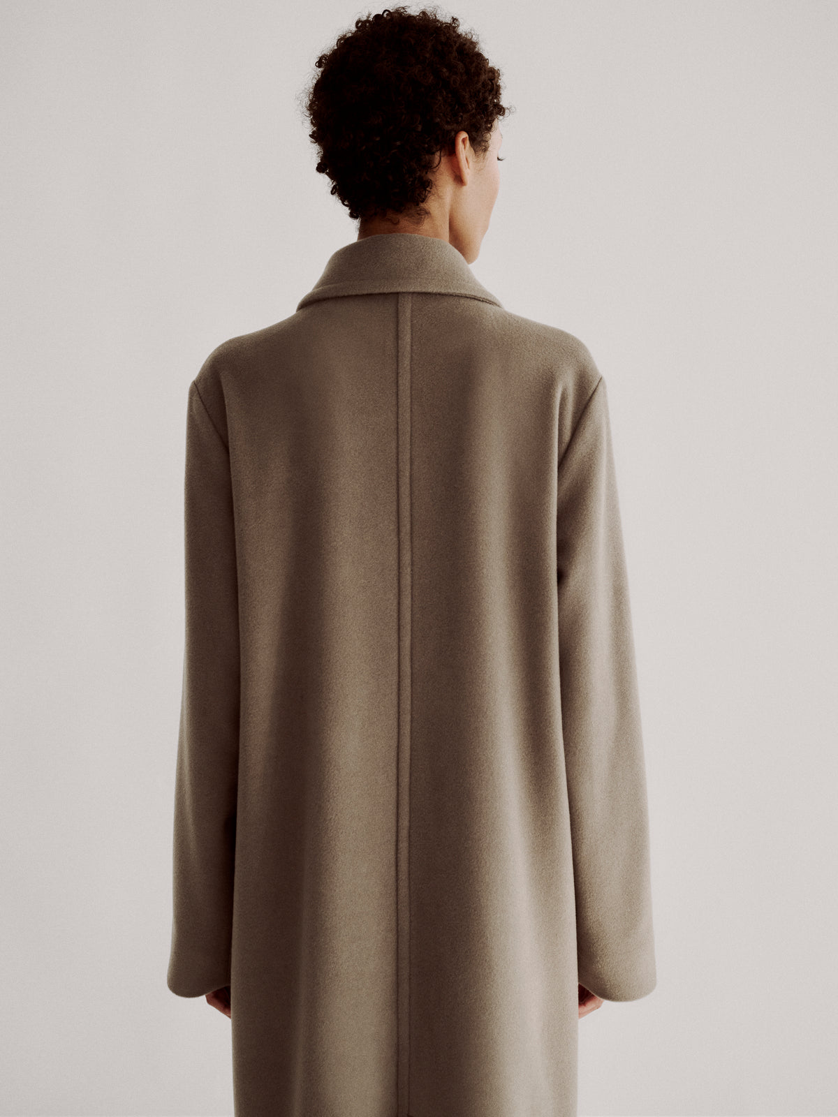 LAFINE Coat in Stone cashmere. Designed by Yvonne Koné. Made in Italy.