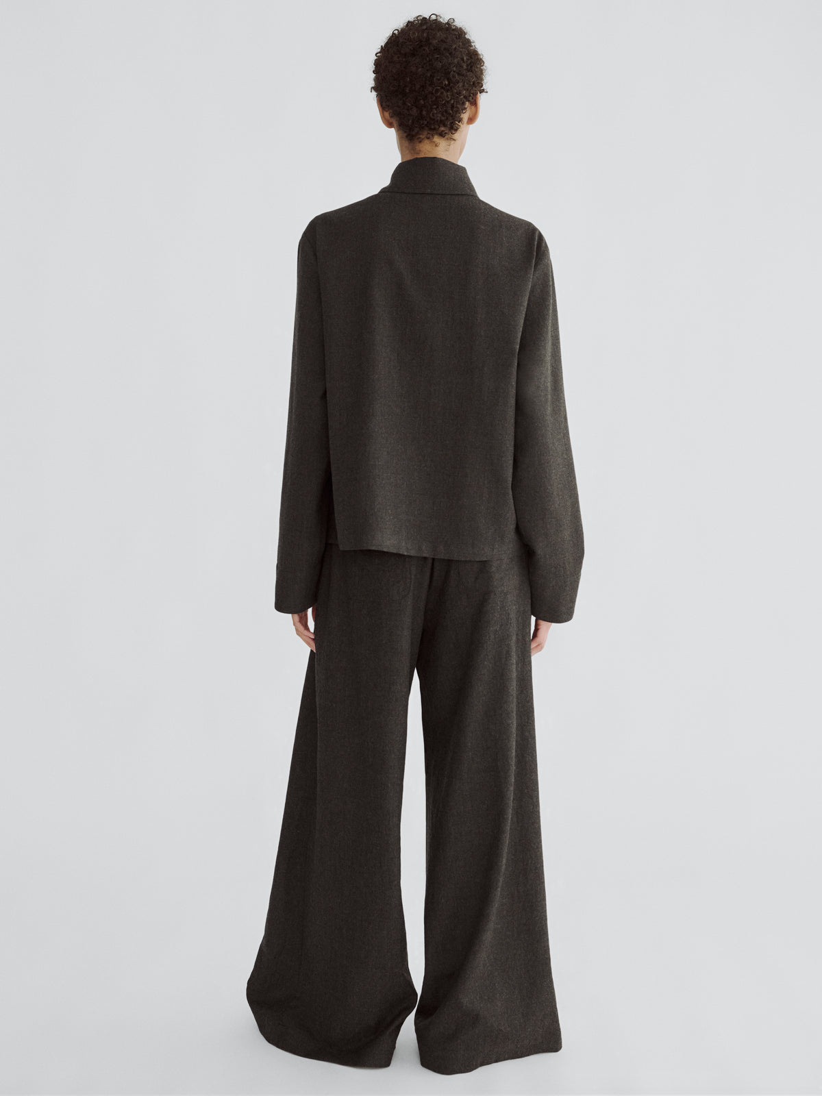 LAFINE Set Jacket in Onyx lightweight wool. Designed by Yvonne Koné. Made in Italy.