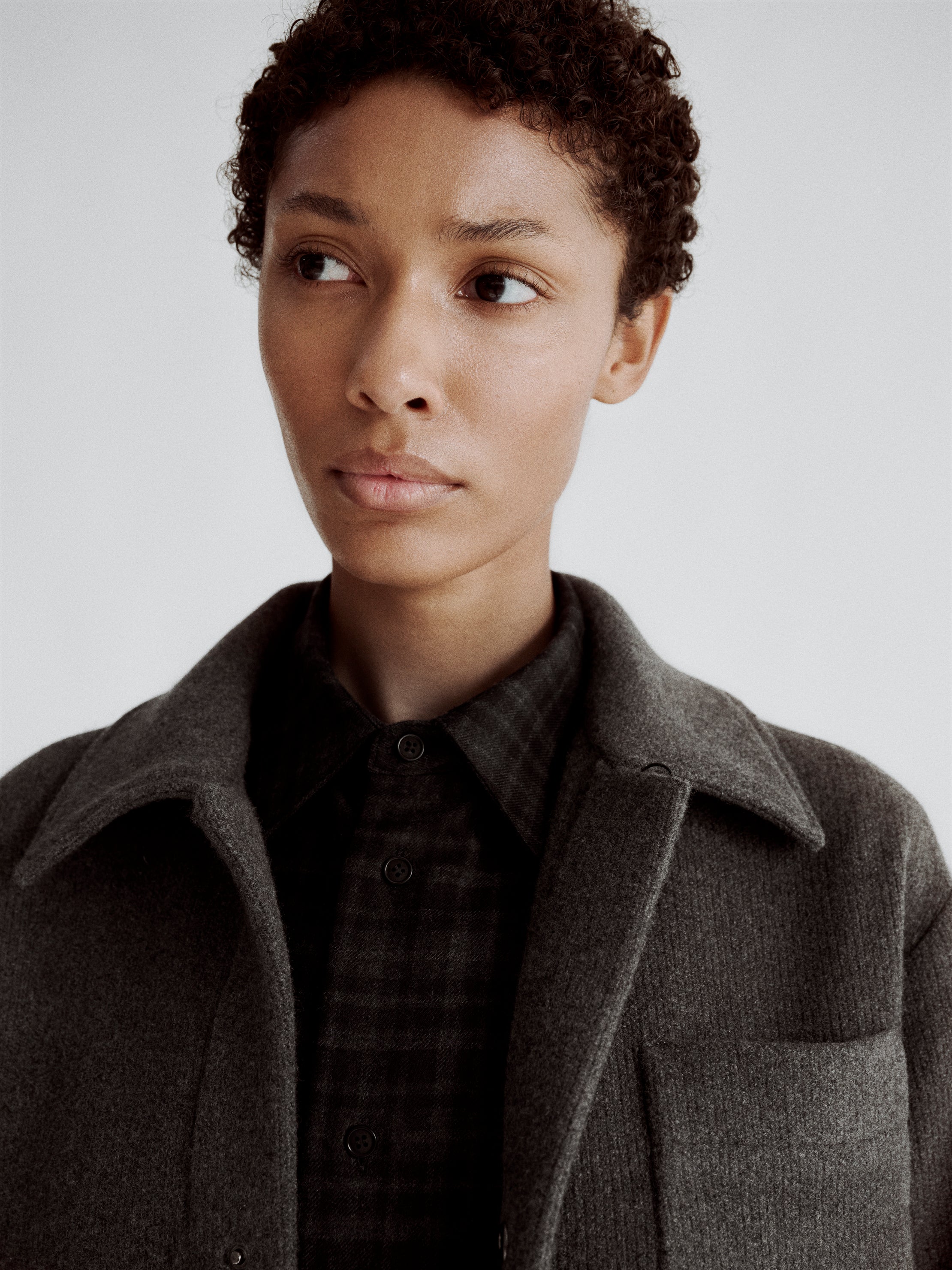 LAFINE Set Jacket in Grey knitted cashmere. Designed by Yvonne Koné. Made in Italy.