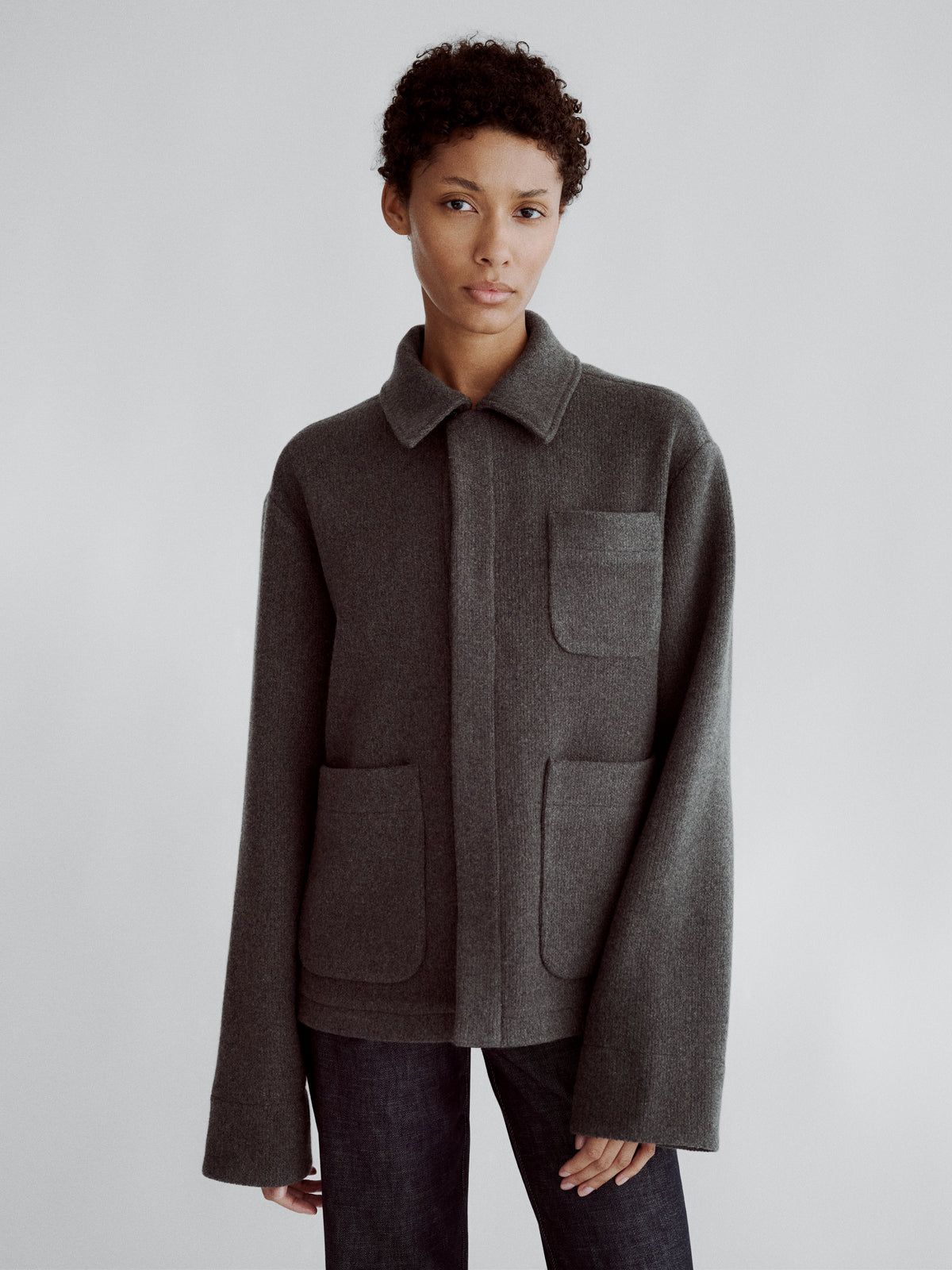 LAFINE Set Jacket in Grey knitted cashmere. Designed by Yvonne Koné. Made in Italy.