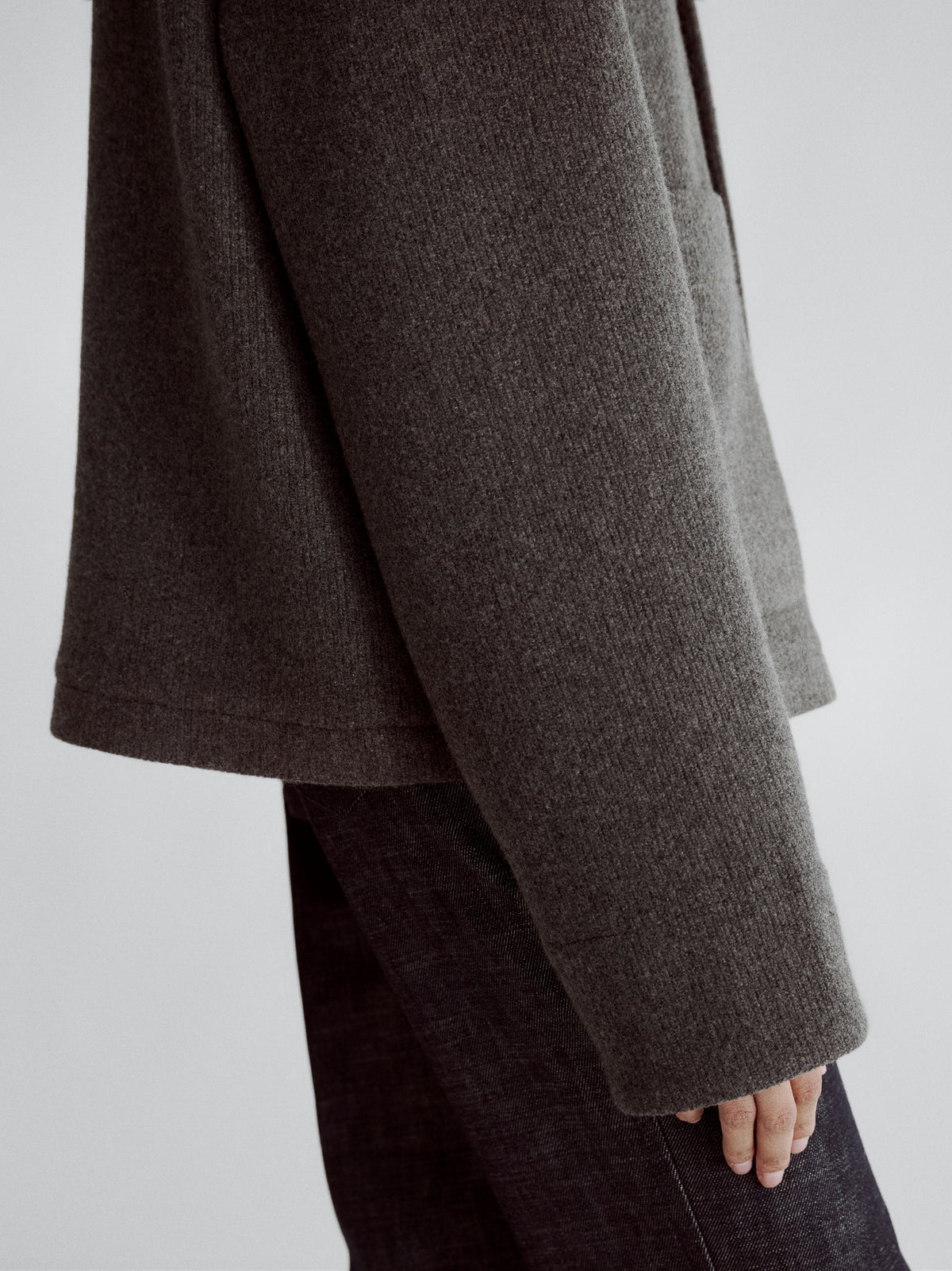 LAFINE Set Jacket in Grey knitted cashmere. Designed by Yvonne Koné. Made in Italy.