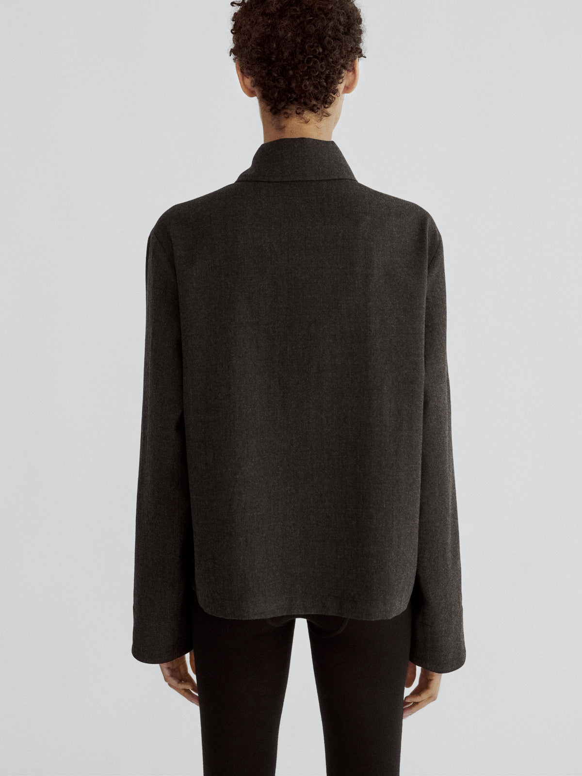 LAFINE Set Jacket in Onyx lightweight wool. Designed by Yvonne Koné. Made in Italy.