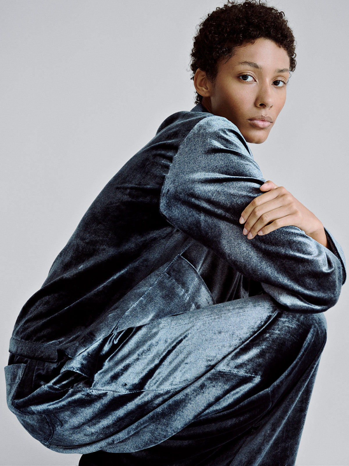 LAFINE Set Jacket in Dusty Sapphire velvet. Designed by Yvonne Koné. Made in Italy.