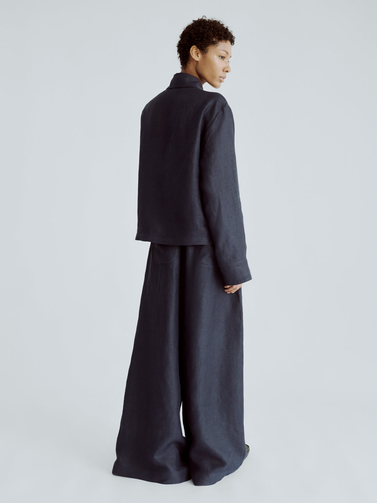 LAFINE Flowy Pants in Deep Blue linen. Designed by Yvonne Koné. Made in Italy.