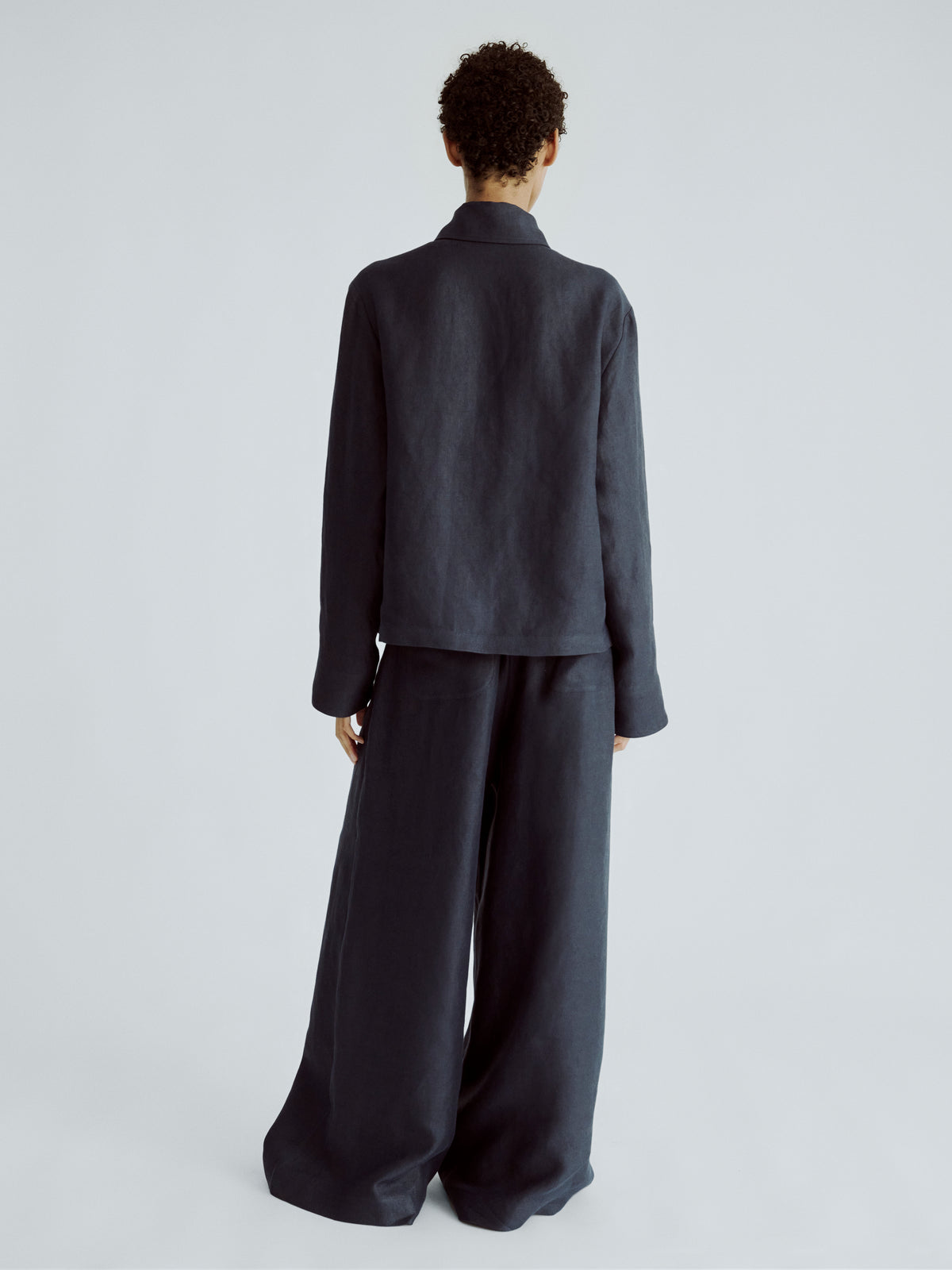 LAFINE Set Jacket in Deep Blue linen. Designed by Yvonne Koné. Made in Italy.