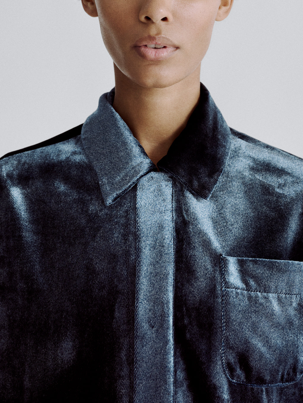 LAFINE Set Jacket in Dusty Sapphire velvet. Designed by Yvonne Koné. Made in Italy.